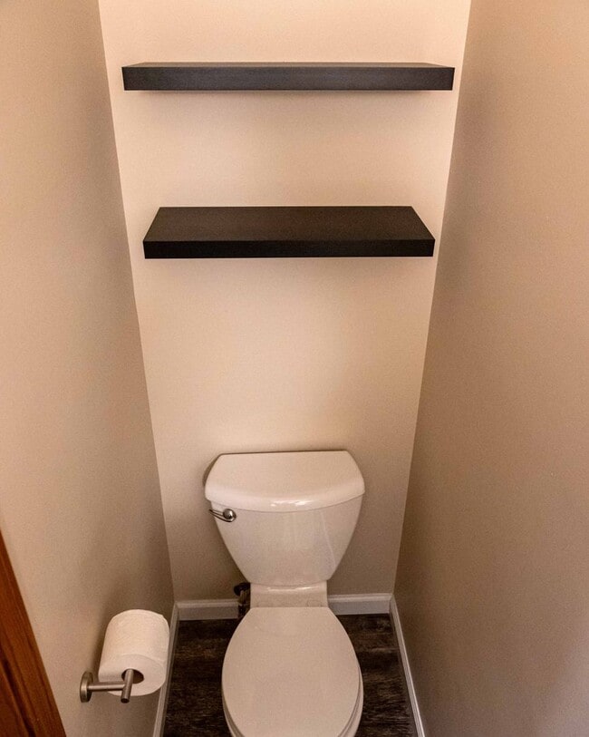 Building Photo - 423 S Park Square Dr