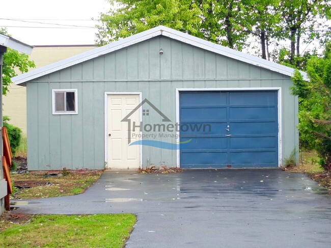 Building Photo - Cozy 2 Bed 1 Bath Home w/Garage & Indoor S...