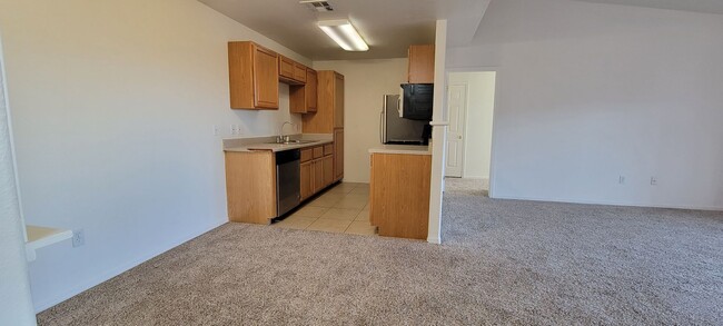 Building Photo - 2 Bedroom Condo near Air Force Base