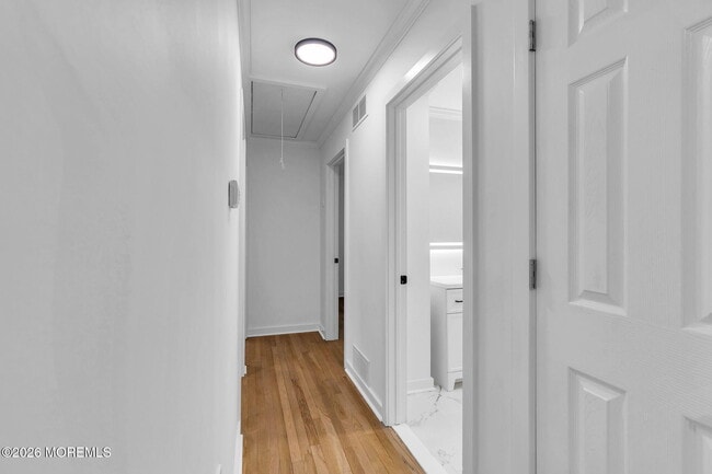 Building Photo - 20 Oak Hill Dr