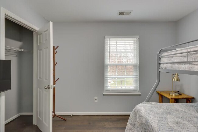 Building Photo - 3102 Hillside Ave