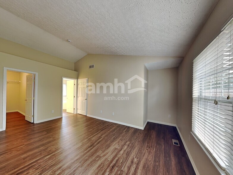 Building Photo - 1124 Waterview Ct