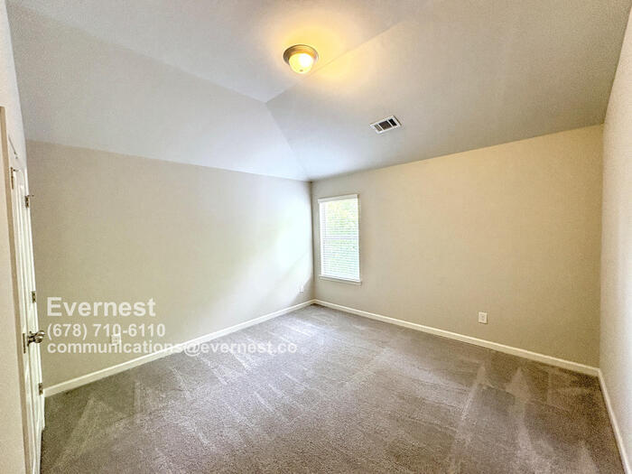 Building Photo - 144 Charolais Dr