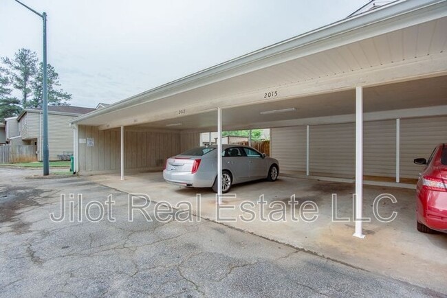 Building Photo - 2015 Oak Park Ln