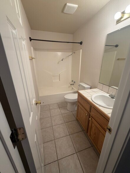 Front Bathroom - 307 Sunset Blvd