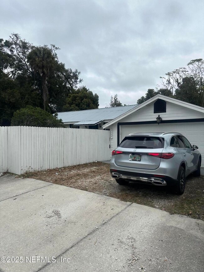 Building Photo - 8543 Fort Caroline Rd