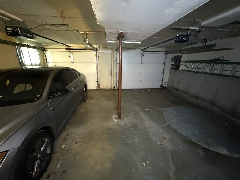 Building Photo - 1522 Cameron Dr