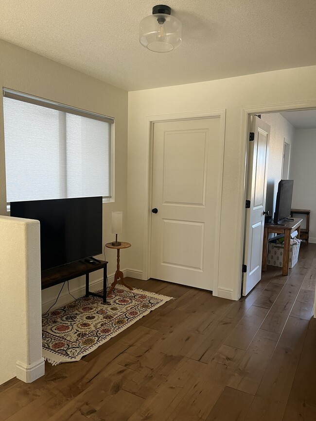 Building Photo - 4565 Lucerne Ave