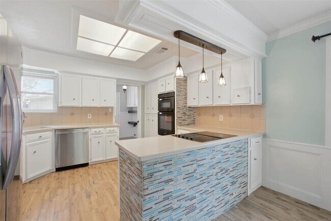 Building Photo - 1302 Dominion Dr