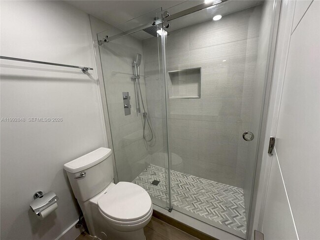 Building Photo - 2655 Collins Ave