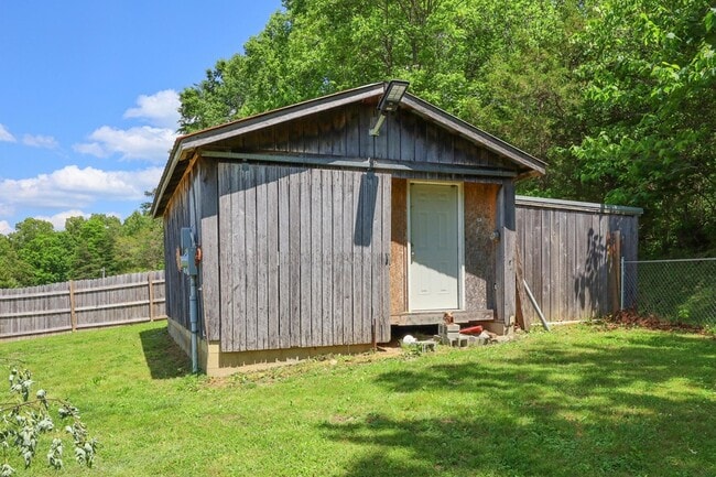 Building Photo - 616 Red Lick Rd