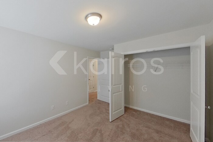 Building Photo - 105 Colonial Wy