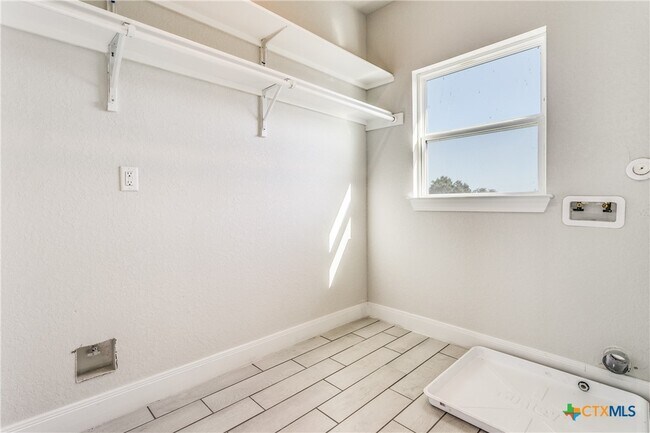 Building Photo - 2916 Hi Mesa