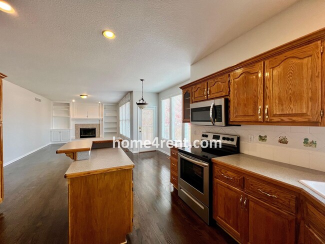 Building Photo - Beautiful Overland Park w/ Wood Floors Thr...