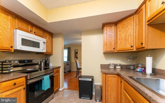Building Photo - 6006 Bobcat Ct