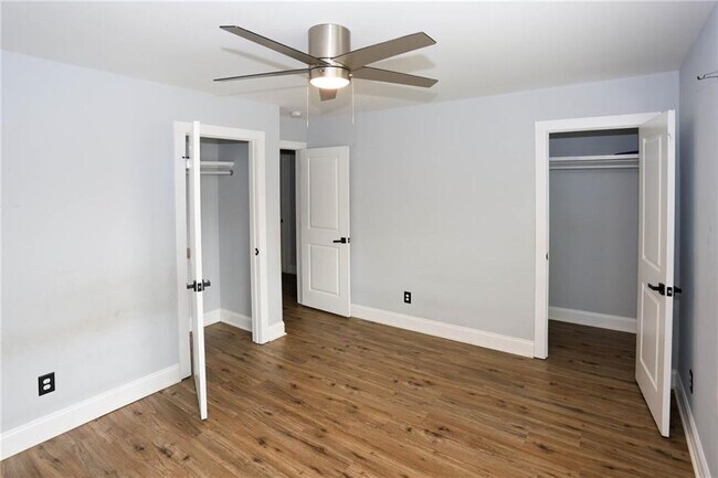 Building Photo - 1809 Vesta Ave