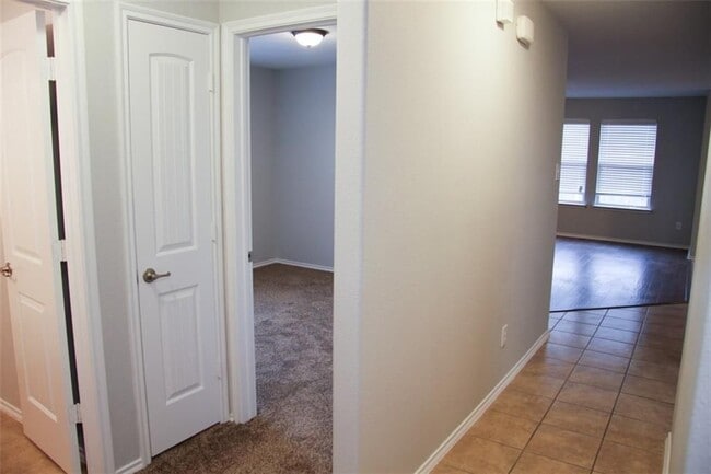 Building Photo - 3613 Dove Ln