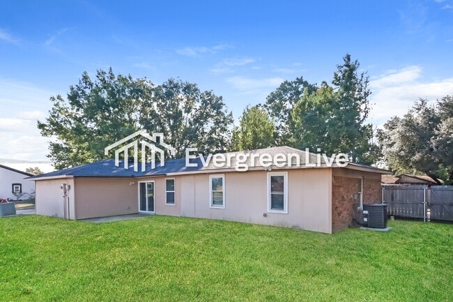 Building Photo - 1501 Shady Ln