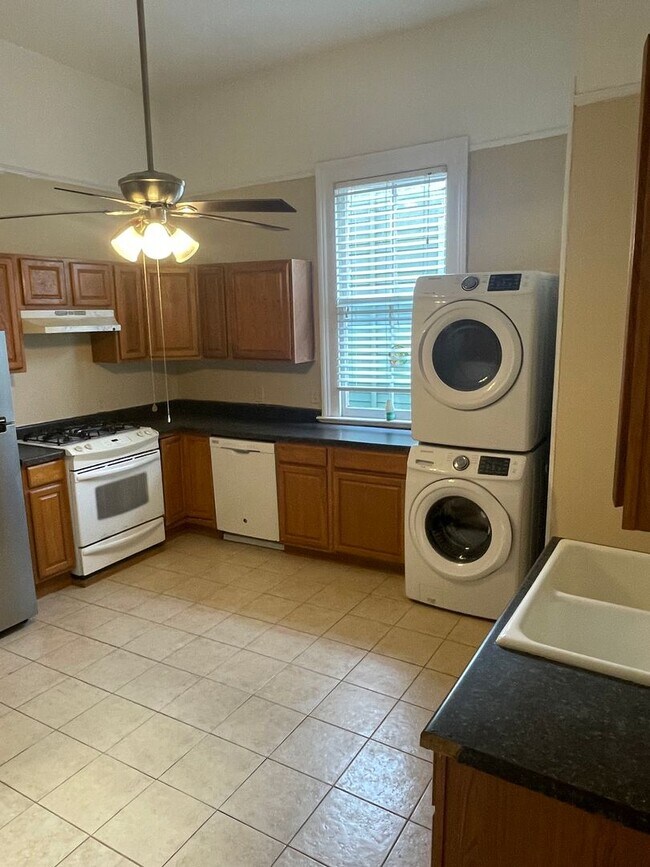 Building Photo - 4412-4412 Canal St