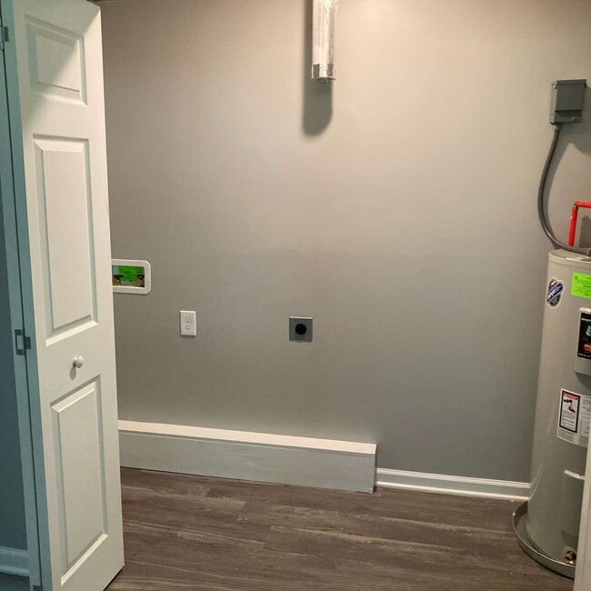 Building Photo - 511 E Parkview Dr