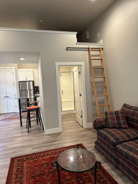 Building Photo - 1816 Solons Alley