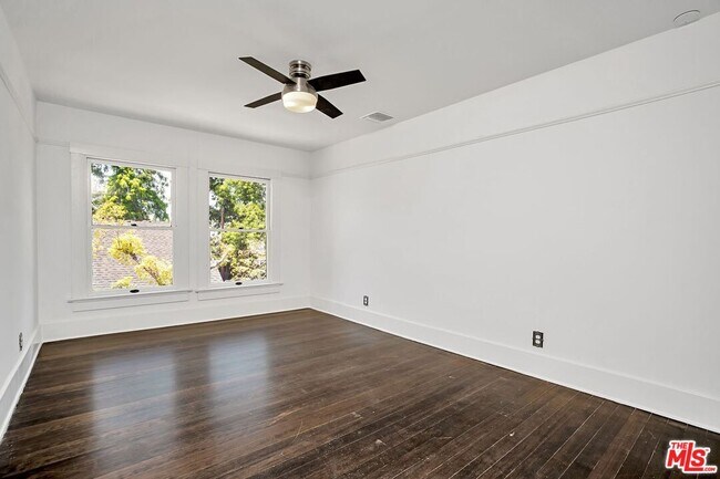 Building Photo - 362 N Ave 57