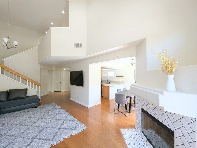 Building Photo - 639 S Dewberry Ln