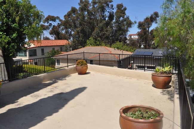 Building Photo - MISSION HILLS 3BR/2BA SPANISH BUNGALOW