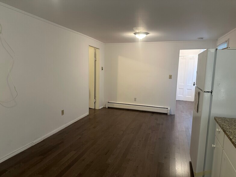 Building Photo - 509 Medford St