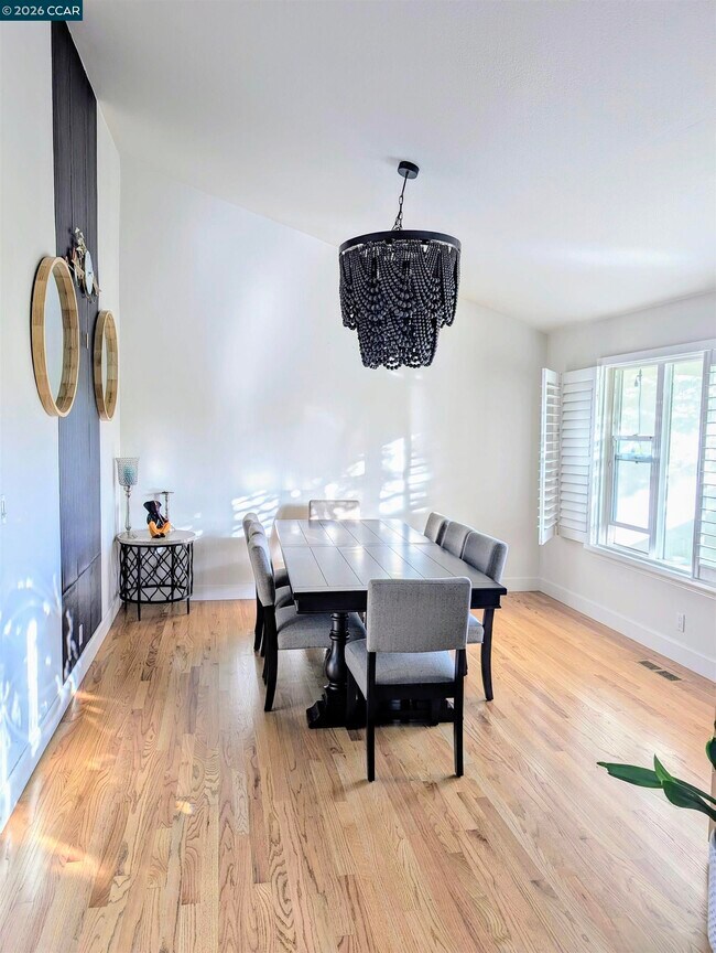 Building Photo - 24 Barcelona Ct