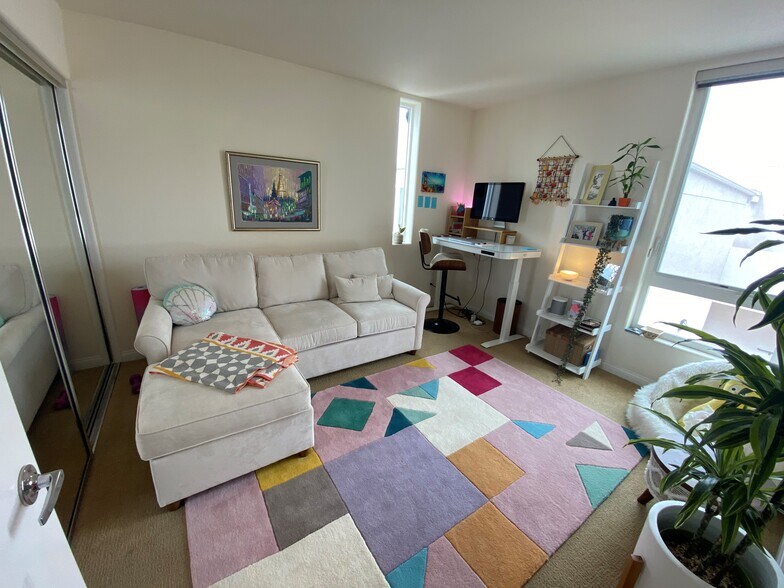 2nd bedroom - 924 Hornblend St