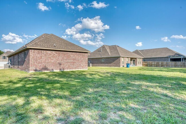 Building Photo - 211 Zachary Ln