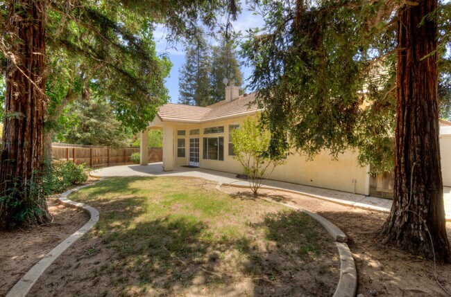 Building Photo - 5508 W Bluff Ave