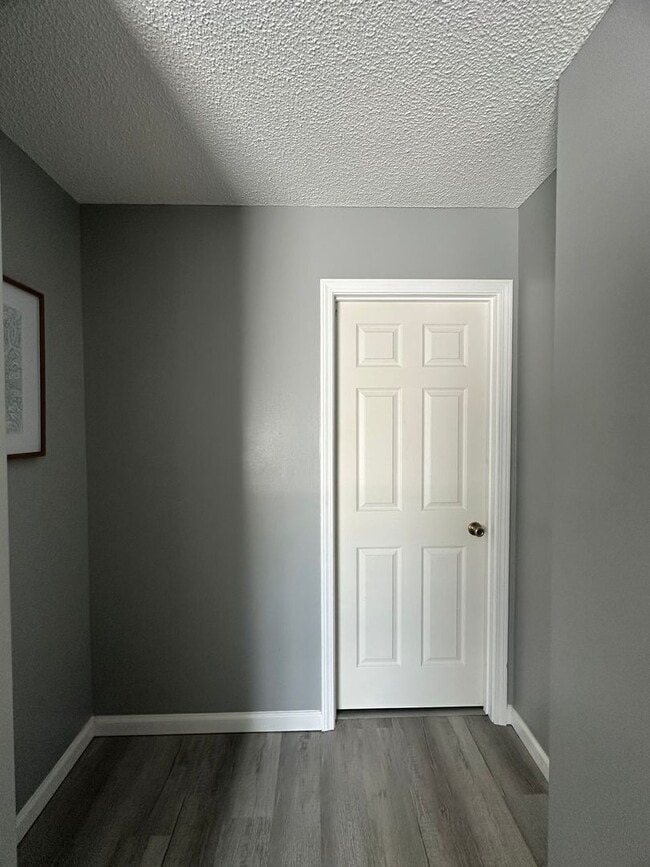 Building Photo - Foxhill Commons Subdivision!  Fully Furnis...