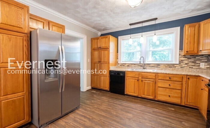 Building Photo - 507 S Lovell Ave