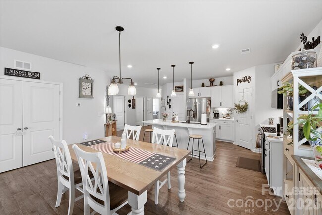 Building Photo - 116 Camdenbrush Trl