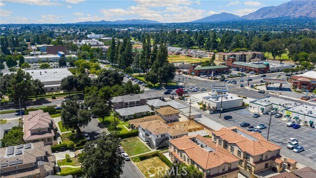 Building Photo - 15 Christina St