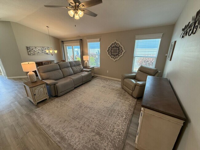 Building Photo - Fully Furnished, 3 Bed, 2 Bath, Turnkey ANNUAL Lease in the Village of Lake Denham