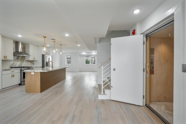 Building Photo - 6719 Meadowview Ave