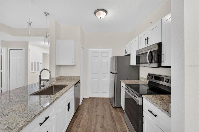 Building Photo - 5467 Vineland Rd