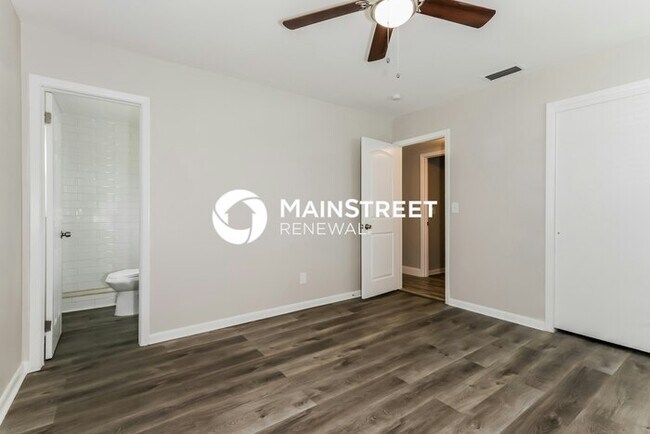 Building Photo - 3 Bedroom Pet-Friendly Home in BRANDON, FL with Main Street Renewal