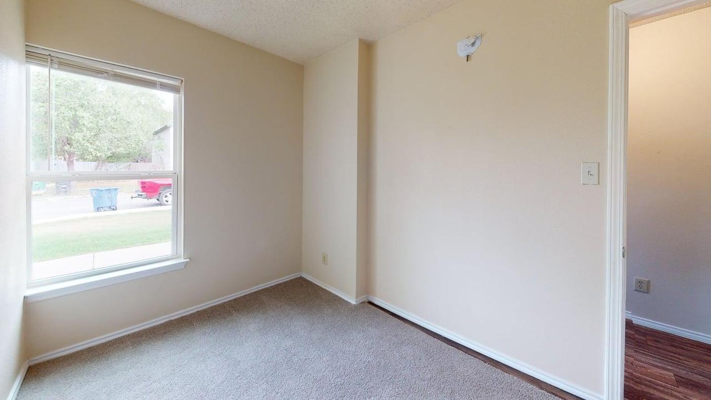 Building Photo - Charming 7-Bedroom Home in a Prime San Antonio Location!