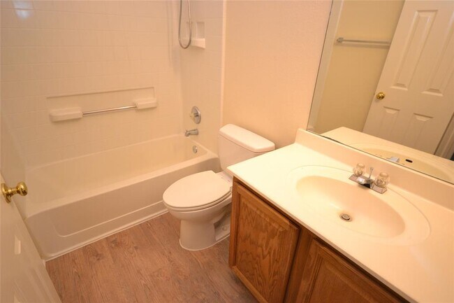 Building Photo - 716 Northcreek Dr
