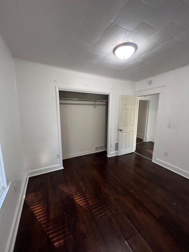 Building Photo - 229 S 8th St