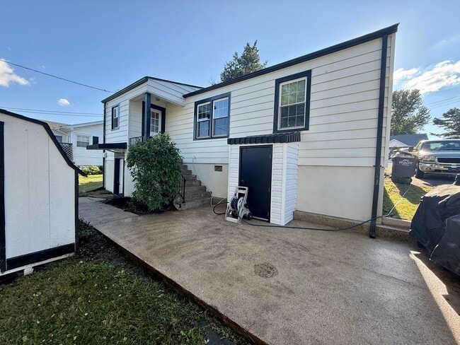 Building Photo - Your Perfect Retreat Awaits in Kingsport –...