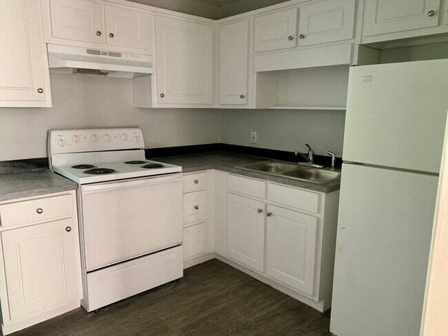 Building Photo - 1586 Line Street - Quadraplex