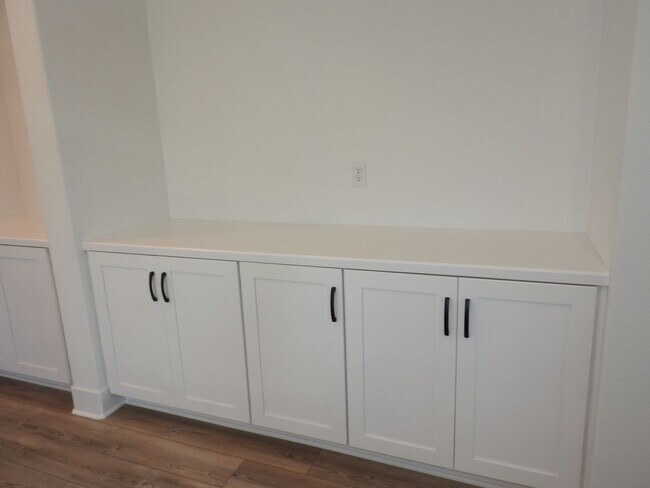 Building Photo - Brand New Smart Home in Granite Bay Beauty With Solar!!