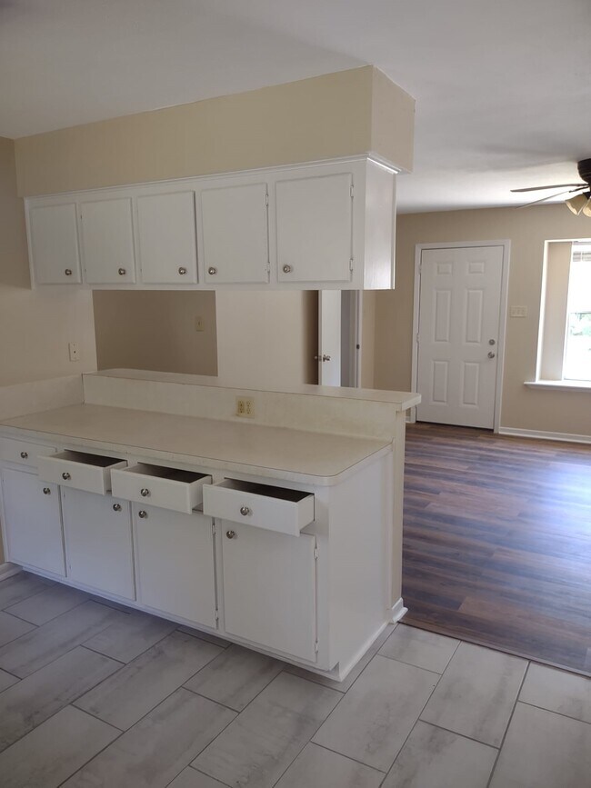 Building Photo - 102 Libby Cir
