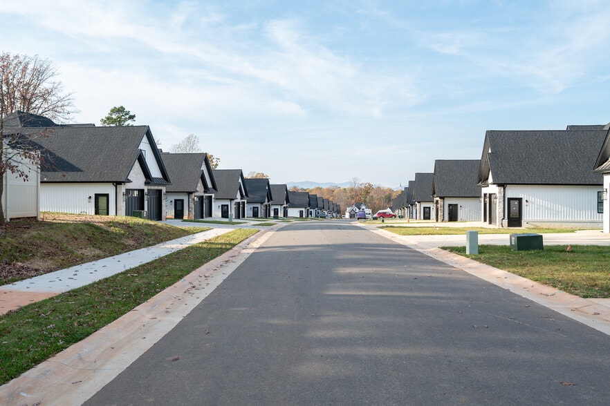 Building Photo - 217 Bentley Grove Way