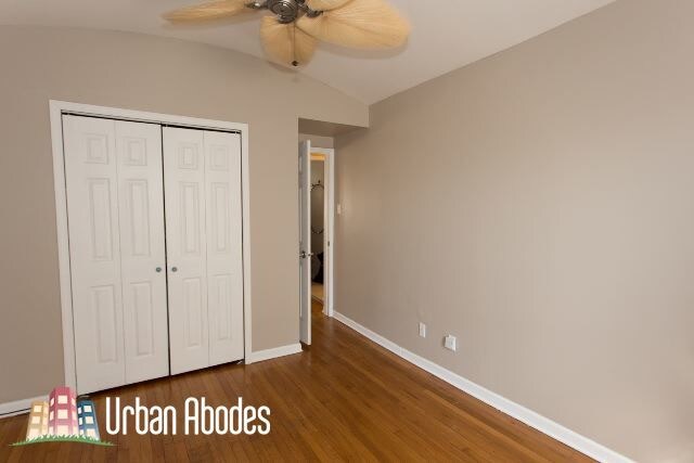 Building Photo - 4312 N Clarendon Ave